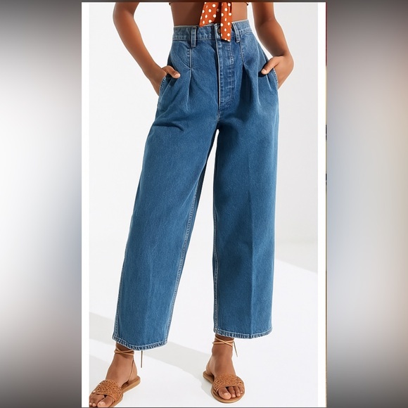 Urban Outfitters Denim - BDG High Rise Pleated Carrot Jean - Medium Wash